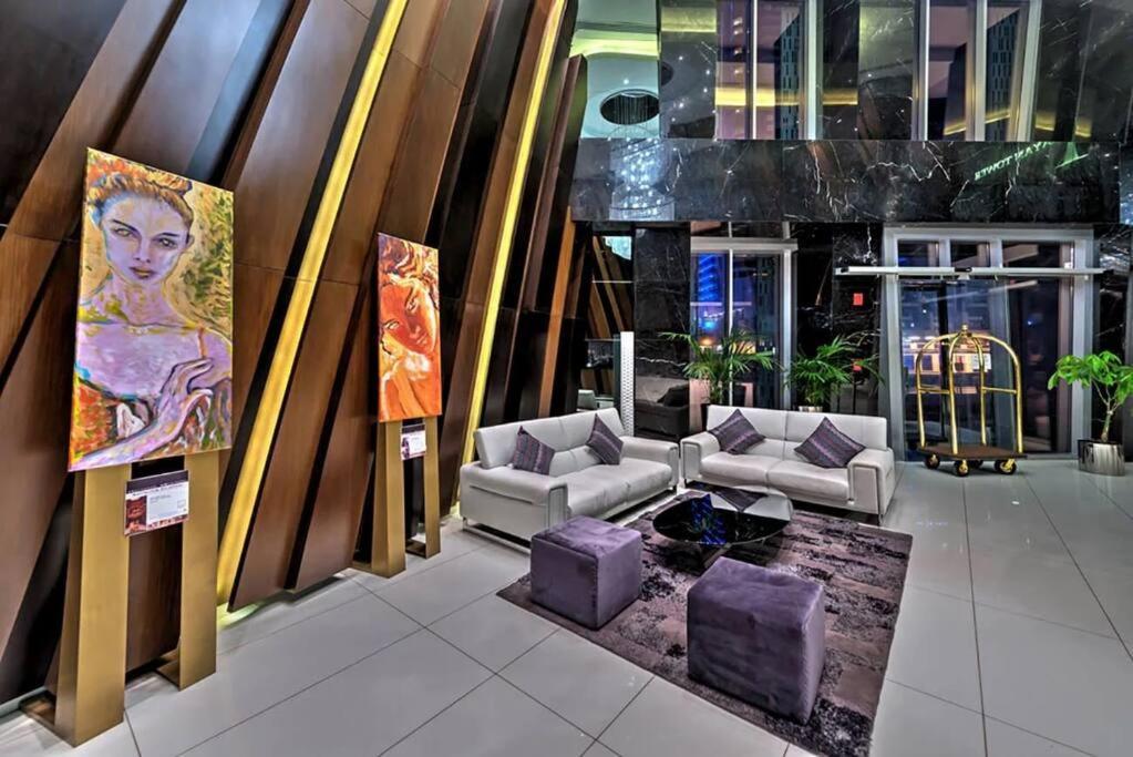 Luxury 2br In Cayan Tower With Sea, Marina & Eye View Dubai