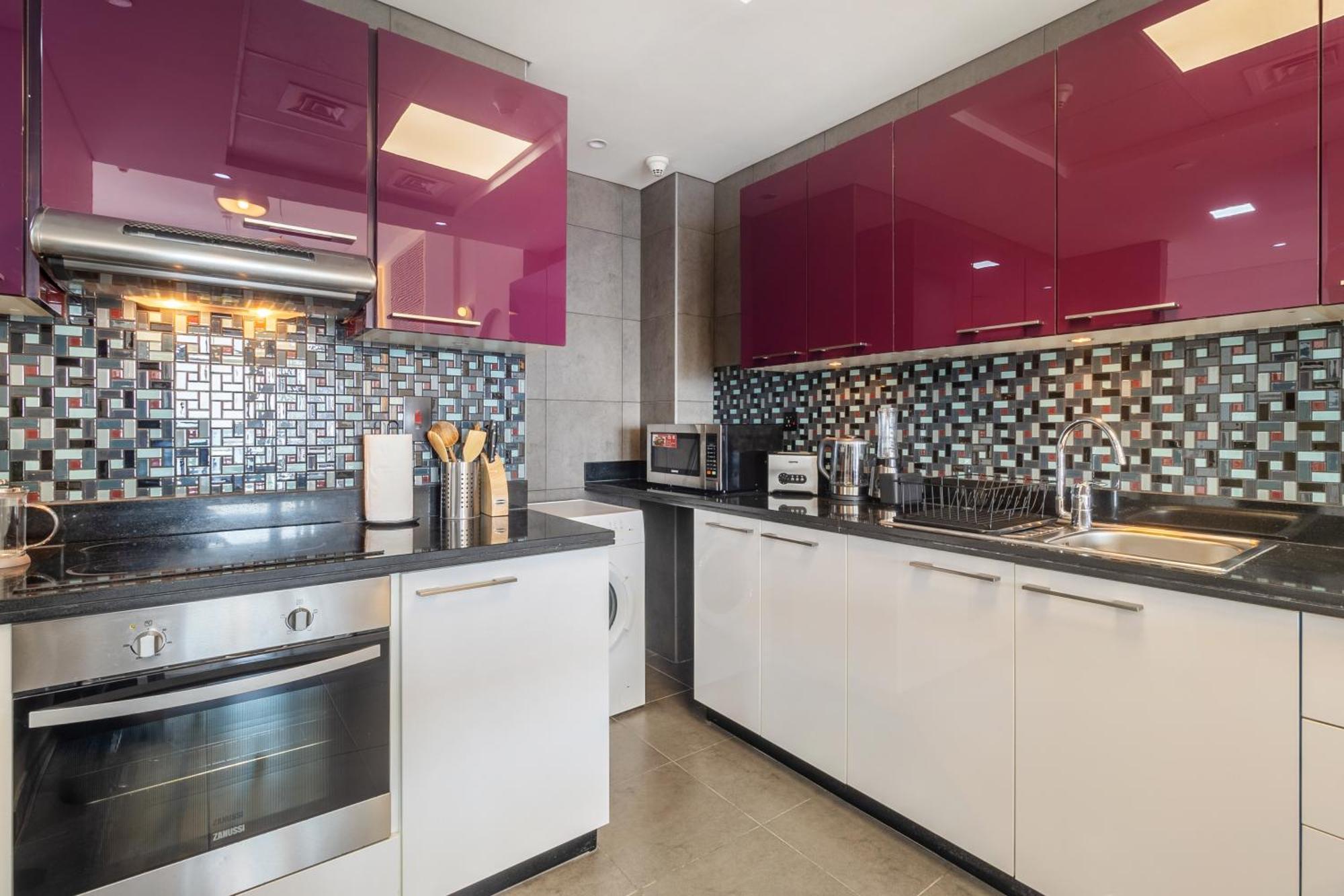 Luxury 2br In Cayan Tower With Sea, Marina & Eye View *