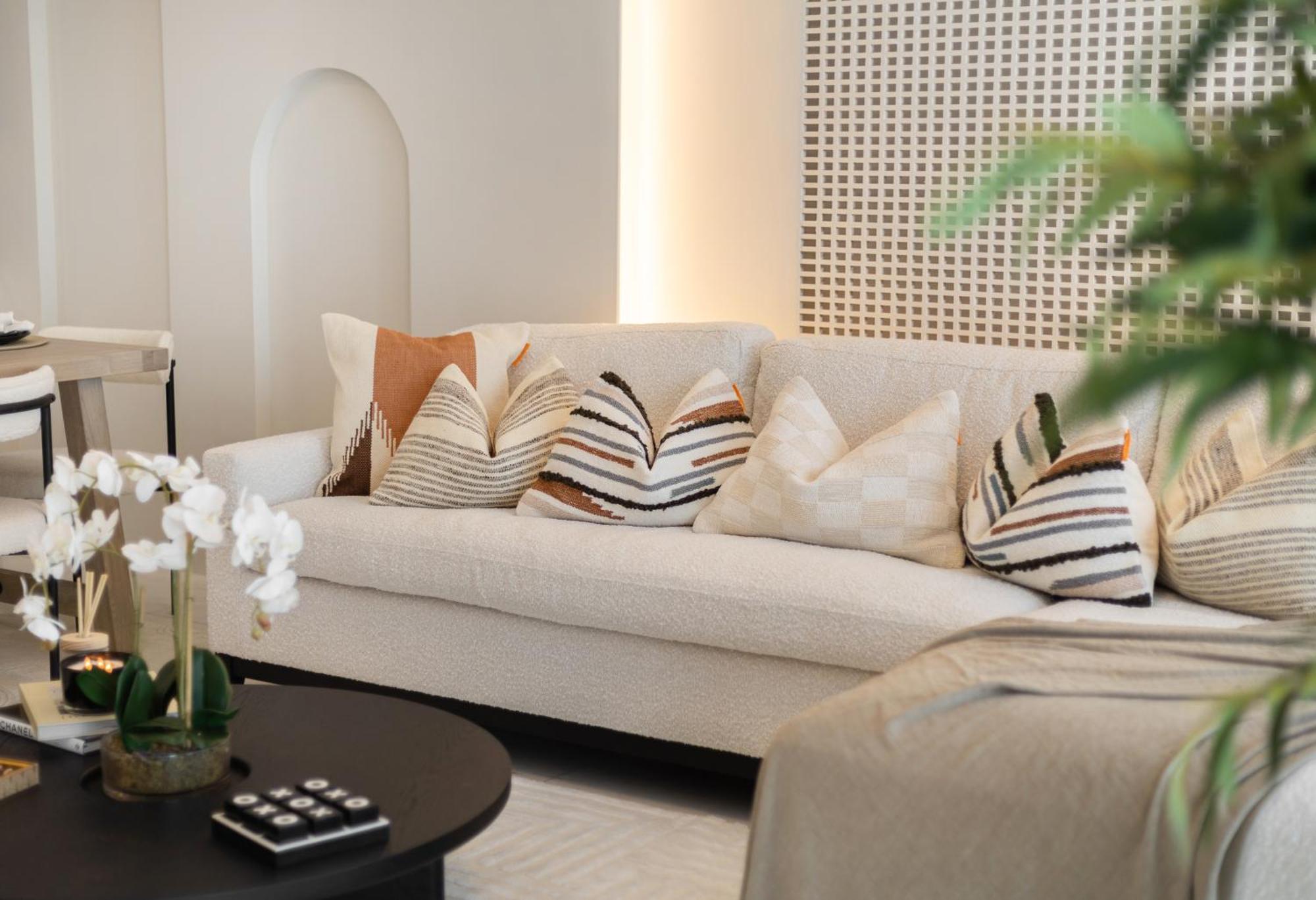 Luxury 2br In Cayan Tower With Sea, Marina & Eye View Apartment *