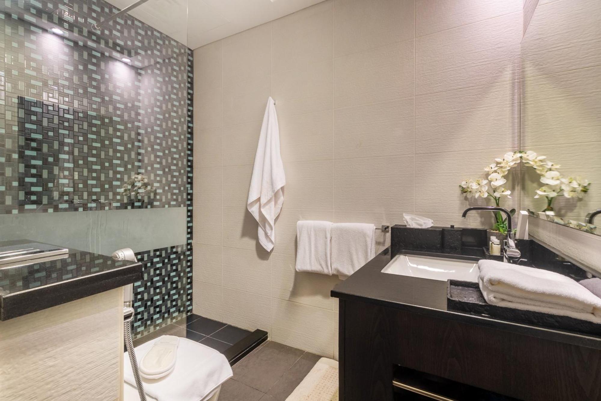 Apartment Luxury 2br In Cayan Tower With Sea, Marina & Eye View