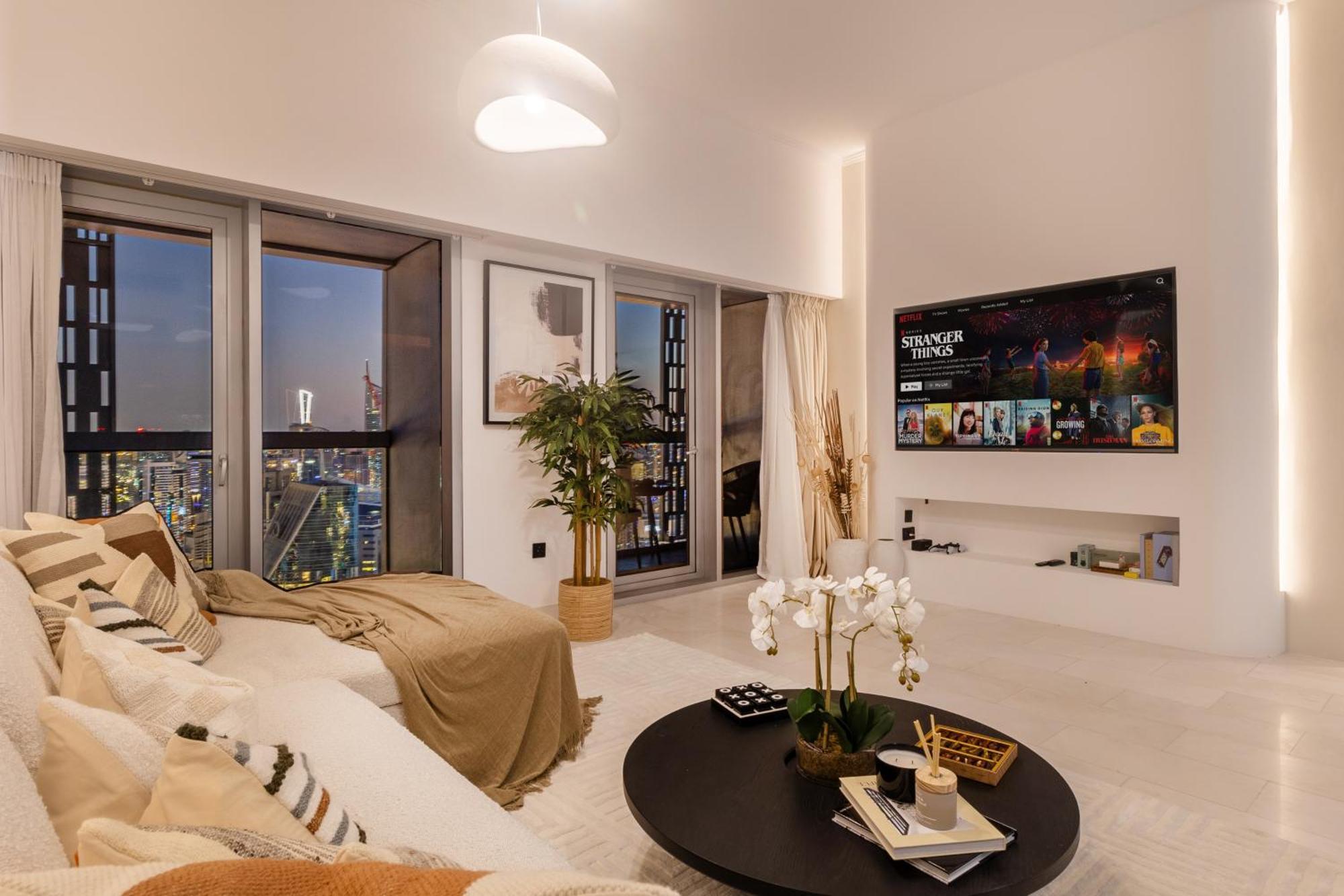 Apartment Luxury 2br In Cayan Tower With Sea, Marina & Eye View Dubai