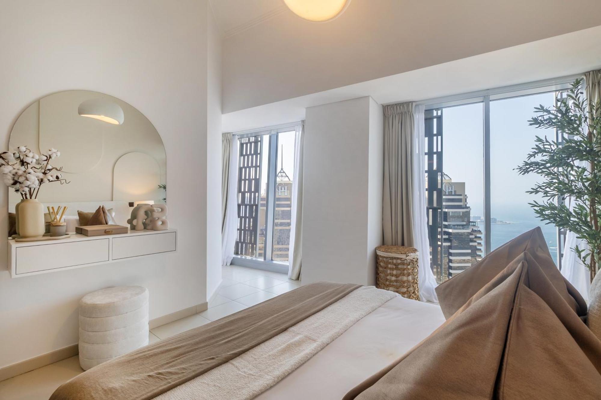 Luxury 2br In Cayan Tower With Sea, Marina & Eye View Apartment *