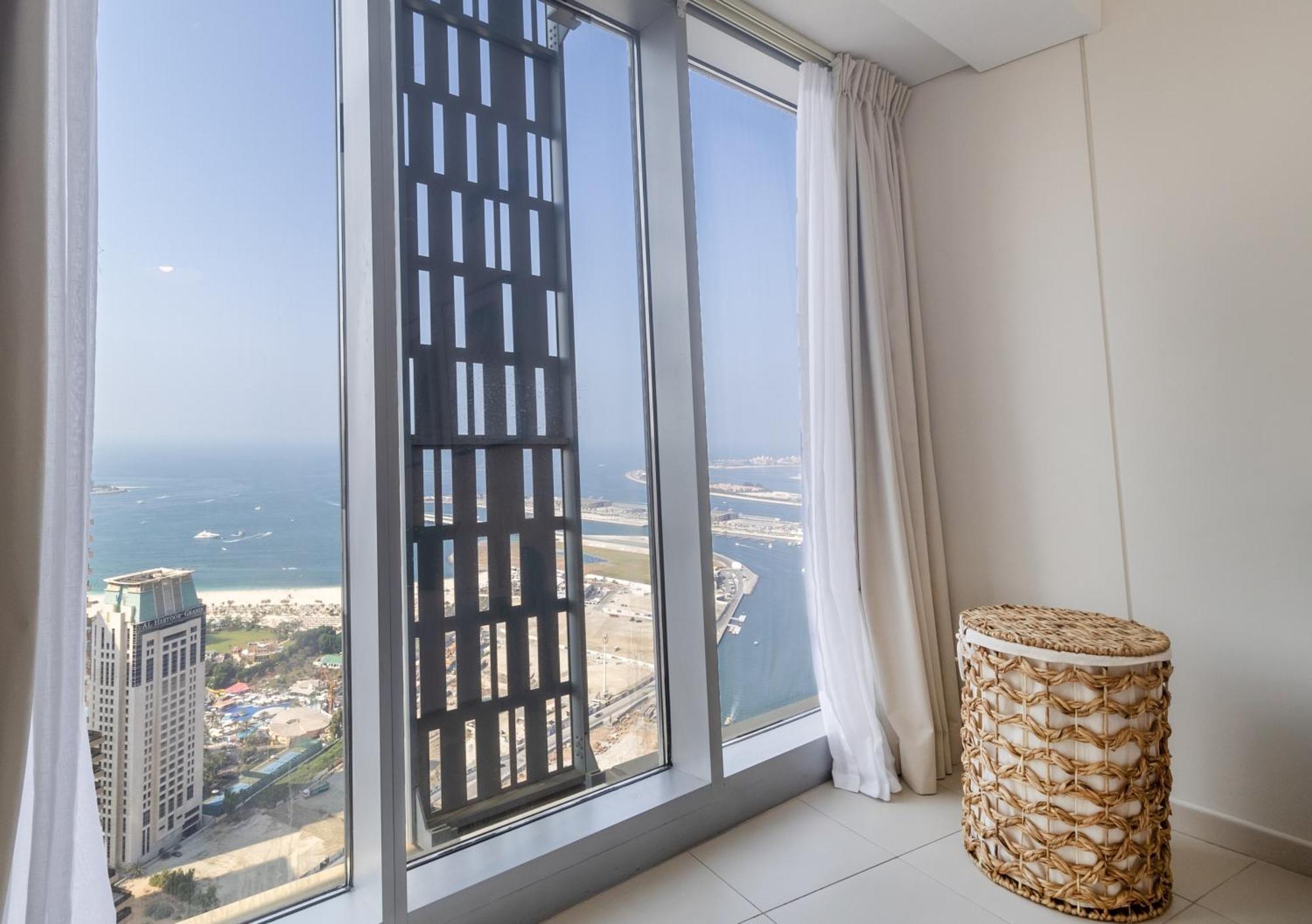Luxury 2br In Cayan Tower With Sea, Marina & Eye View Apartment *