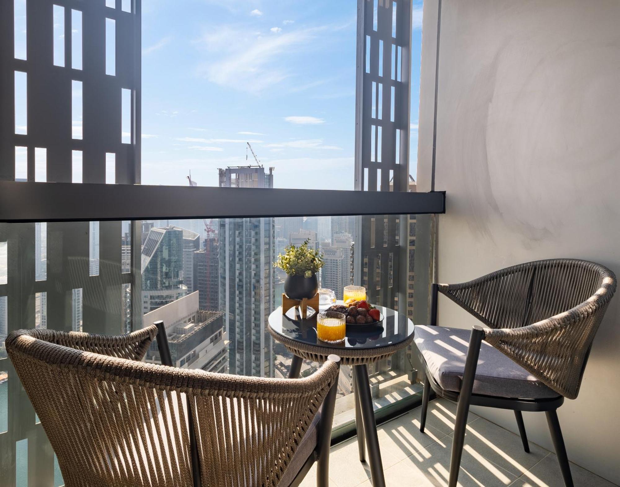 Luxury 2br In Cayan Tower With Sea, Marina & Eye View Dubai
